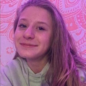 Meet your Posher, Adira